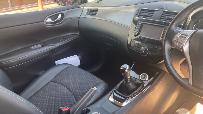 Nissan Pulsar 1.2 DiG-T N-Connecta 5dr Petrol Hatchback